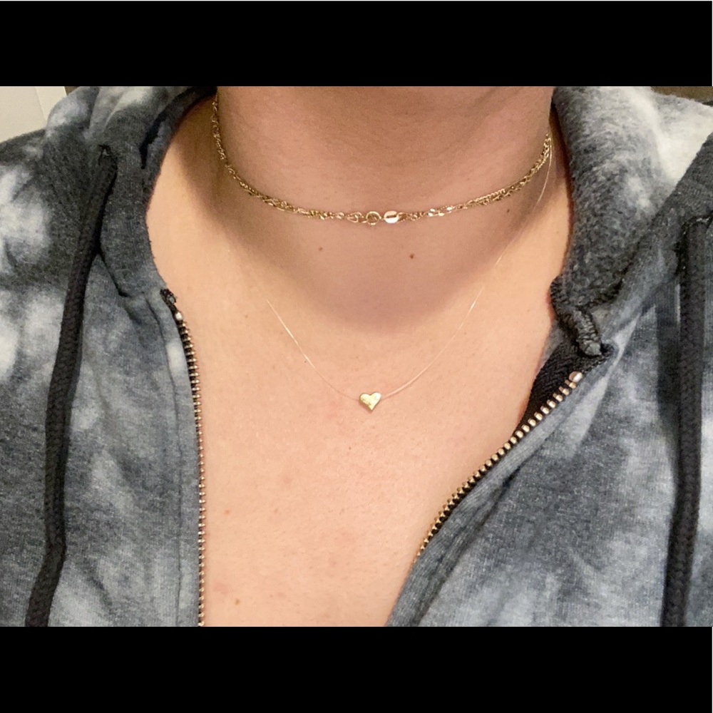 Tiny gold heart necklace - Picture 4 of 5